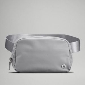 Lululemon Everywhere Belt Bag (regular size) in Silver Drop (grey)